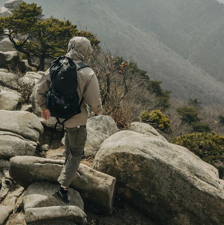 户外轻量化登山包徒步旅行防水双肩包爬山露营超轻便多功能后背包 商品说明图
